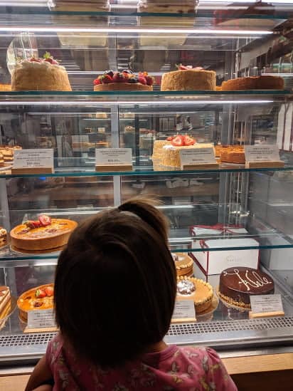 Travelling with kids in New York - Tips for Parents 23 Eataly cakes